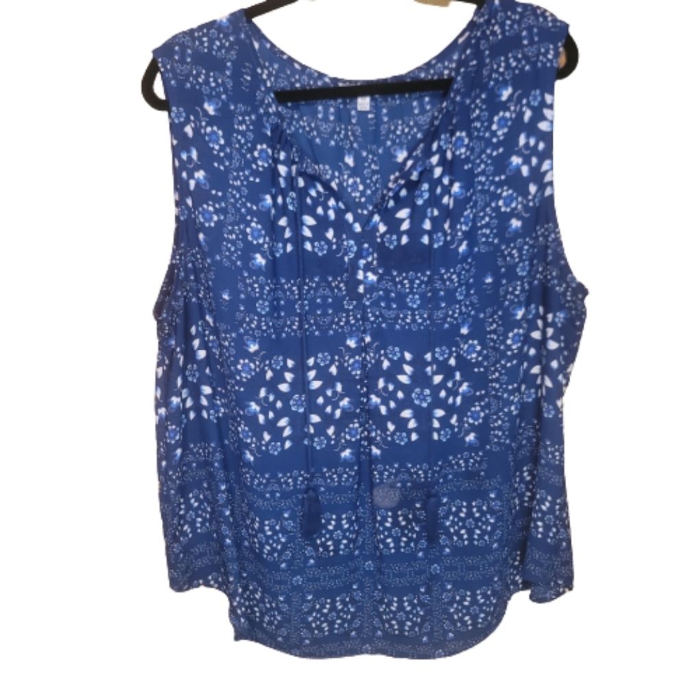 Q&A Blue and White Print top